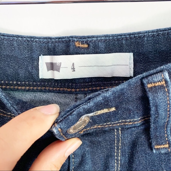 Blue jean levi’s shorts. Size 4 - Picture 3 of 3